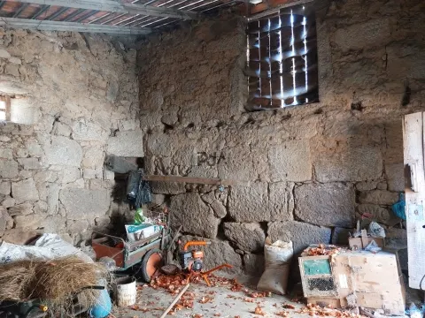 Moradia para reconstruir em Fundões, Mangualde