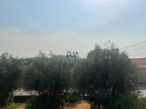 Moradia em granito para reconstruir em Mangualde