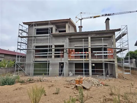 House T4