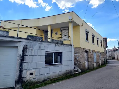 Moradia T4 para remodelar em Routar, Torredeita