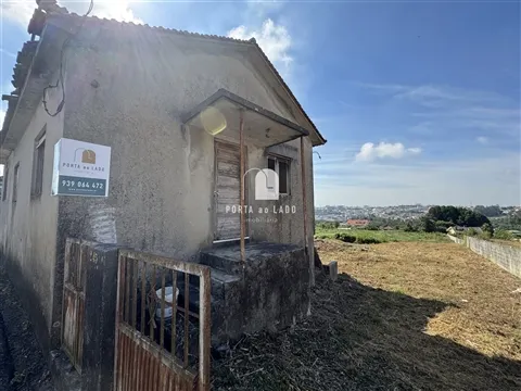 Moradia para Restauro em Argoncilhe | Oportunidade de Investimento em Santa Maria da Feira