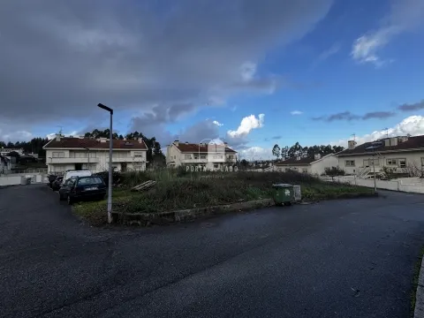 Lote de Terreno para Moradia em Pedroso | 556m²