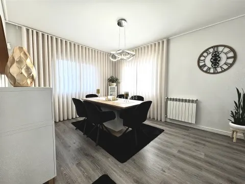 Vivienda T4 Reformada en Venta en Arrifana | Vistas al Mar | 4 Fachadas