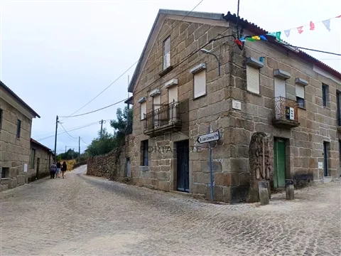 Moradia antiga para reconstrução – Lobelhe do Mato, Mangualde