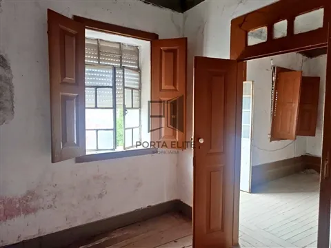Moradia antiga para reconstrução – Lobelhe do Mato, Mangualde