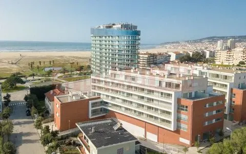 LOJA PARA COMÉRCIO DE RUA JUNTO À PRAIA NA FIGUEIRA DA FOZ