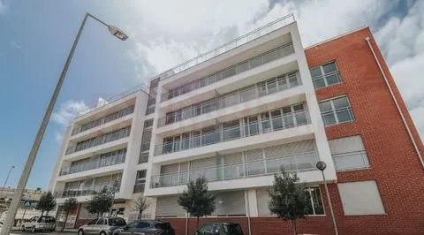 LOJA PARA COMÉRCIO DE RUA JUNTO À PRAIA NA FIGUEIRA DA FOZ