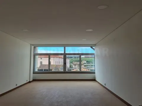 ESCRITÓRIO NA BAIXA DE COIMBRA