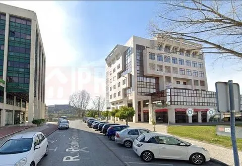 ARRENDA-SE APARCAMENTO EM GARAGEM COLETIVA FECHADA NA BAIXA DE COIMBRA