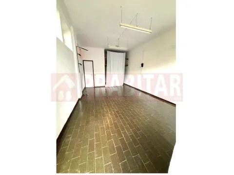 EM CELAS, ARRENDA-SE ESCRITÓRIO (registado na CRP COMO ARRUMO)