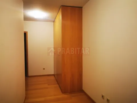 APARTAMENTO T2 COM APARCAMENTO DUPLO NO CONDOMÍNIO MONDEGO RESIDENCE