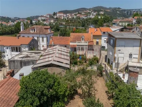  3 CASAS + TERRENO + GARAGEM (4 ARTIGOS), EM CEIRA