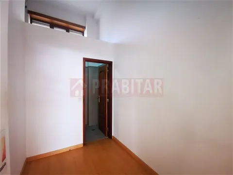 LOJA EM EXCELENTE ESTADO, ARRENDA-SE EM CELAS