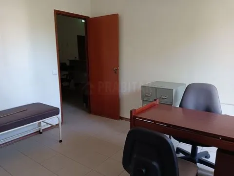 ESCRITÓRIO COM APARCAMENTO EM PLENA BAIXA DE COIMBRA