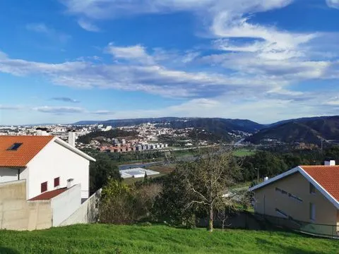 TERRENO PARA CONSTRUÇÃO DE MORADIA EM CASTELO VIEGAS