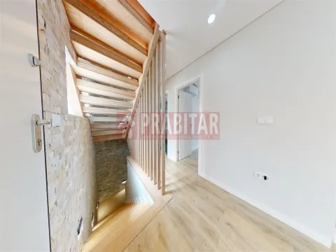 MORADIA T3 NOVA EM SANTA CLARA