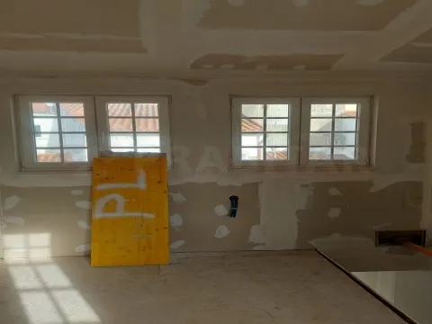 Gebäude im Stadtzentrum von Coimbra, mit 6 Stockwerken, wird umgebaut und in Wohnungen umgewandelt.