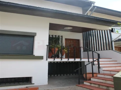 MORADIA T8 COM GARAGEM E JARDIM JUNTO À SOLUM