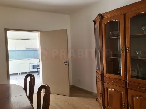 APARTAMENTO TIPO T2 EM MORADIA ANTANHOL