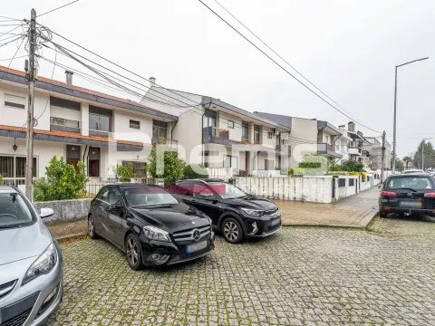 Andar Moradia T3+1 Lavandeira - Oliveira do Douro - Gaia