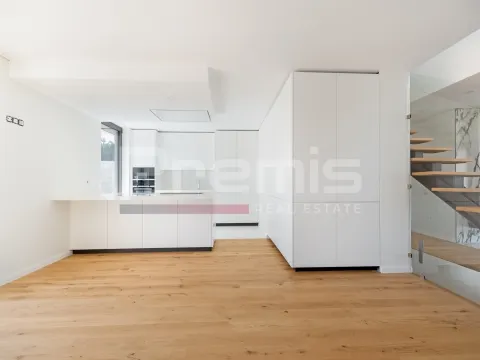 Moradia T4 na Madalena, com vista mar/ Piscina/ Jardim