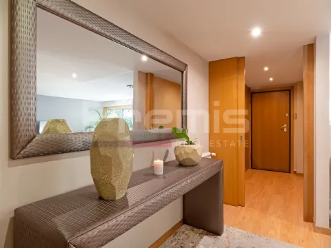 Moradia T5, com jardim e garagem para 4 carros, em Vila Nova de Gaia