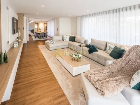 Maison de 3+1 chambres avec piscine à Abação