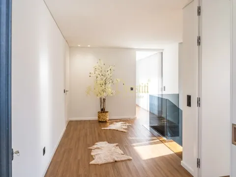 Maison de 3+1 chambres avec piscine à Abação