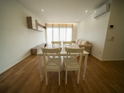 Inizia una nuova storia in un grazioso appartamento con 1 camera da letto ad Oliveira, São Paio