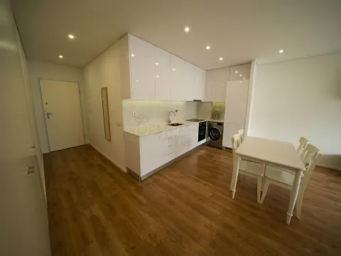 Inizia una nuova storia in un grazioso appartamento con 1 camera da letto ad Oliveira, São Paio