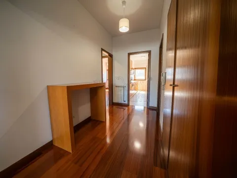 2 bedroom apartment for rent next to Guimarães Shopping Center