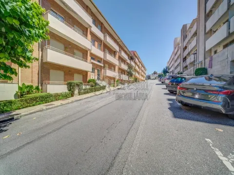 2 Bedroom Apartment with Terrace for Rent in Aldão