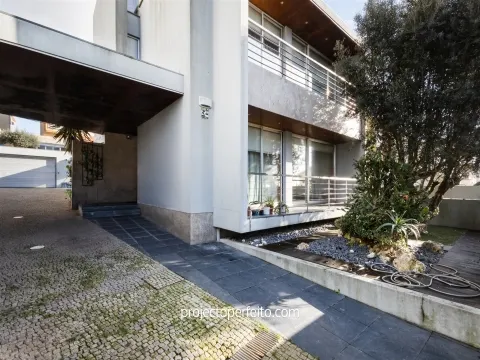 半独立式的房子 4个房间 +1