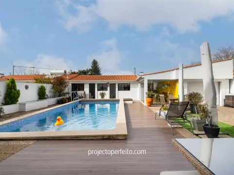 半独立式的房子 4个房间