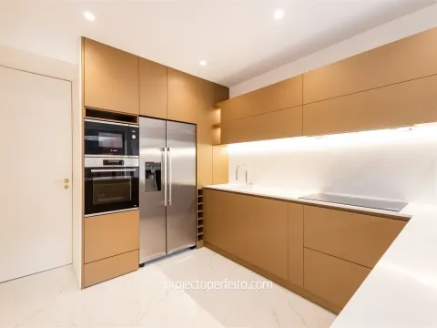 Moradia Geminada T4+1