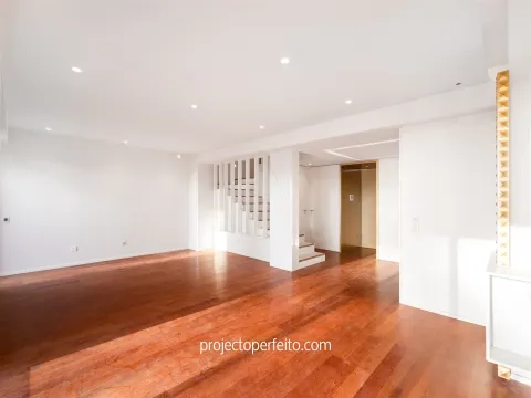 Moradia Geminada T4+1