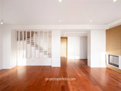 Moradia Geminada T4+1