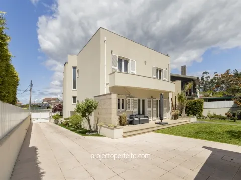 Detached house T4