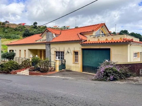 Moradia com Potencial Único para Investimento nos Canhas, Ponta do Sol
