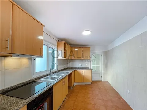 Piano Indipendente di Villa Ristrutturato a Funchal