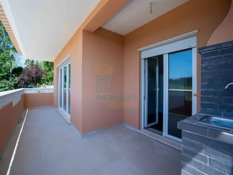 Moradia com garagem, piscina e vista sobre o campo em Caldas da Rainha