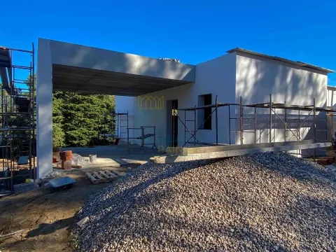 Maison Moderne avec Piscine – Calme et Proximité de la Plage