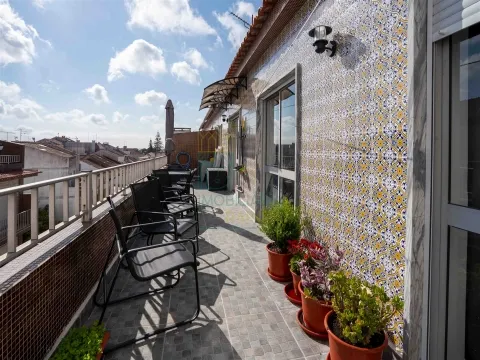 Apartamento T3 no Coração da Cidade – Com Garagem e Varandas