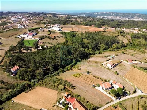 Terreno com Viabilidade para Construção de 2 Moradias