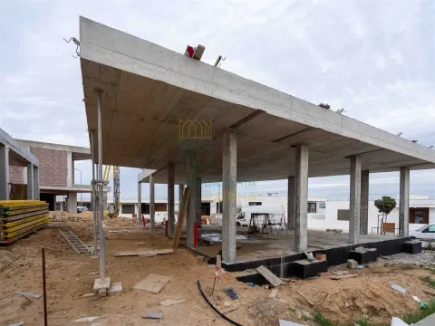 2-Bedroom Villa in Salir do Porto – Comfort and Modern Design