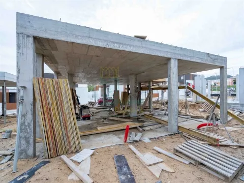 3-Bedroom Villa with Swimming Pool in Salir do Porto