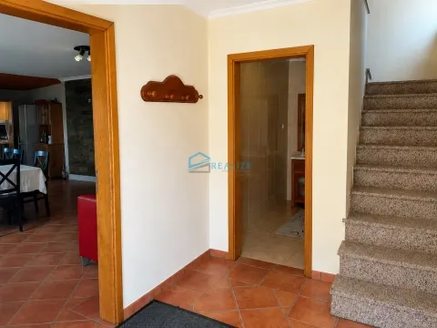 Moradia T3 Restaurada com Vistas Deslumbrantes em Pomarelhos (Torgueda)