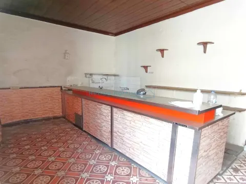 Traditionelles Haus zum Renovieren, Geschäfts- oder Eigenheim