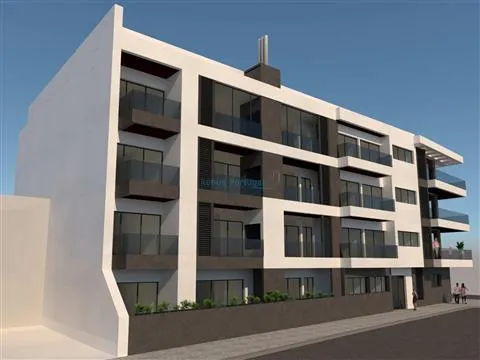 4 bedroom, 2 parking places & 2 store rooms