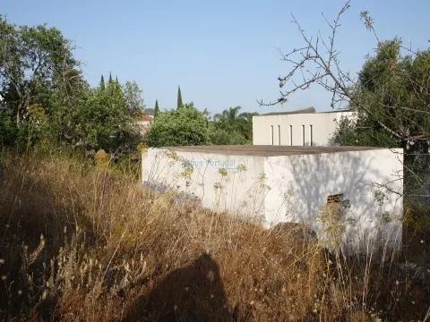 Terreno para construção de 1 ou 2 moradias, magnifica vista de mar